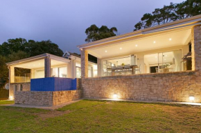 Luxury Serviced Mountain Villa in Constantia